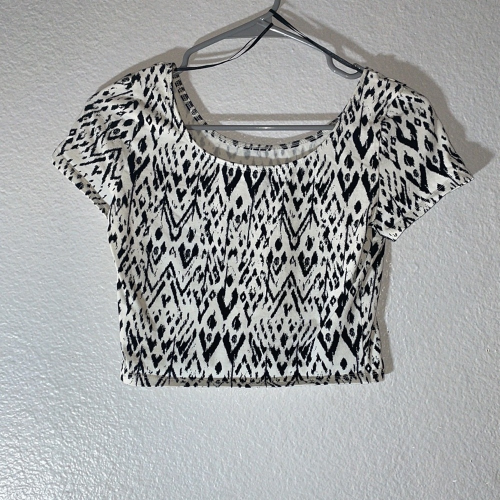 Crop Top - Picture 2 of 3